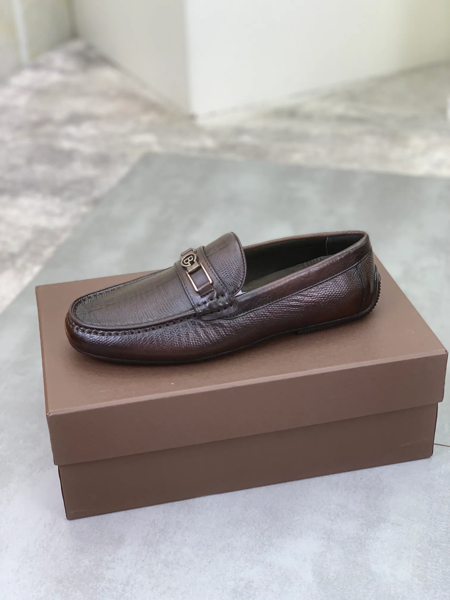 Men's men's shoes 💰p420 [New model] Water-dyed cow leather 💰High-quality business beanie shoes 💎💎💎 bottega veneta official website synchronizes the latest top version of bv in the market, accepts material comparison, shoe type comparison, process comparison, practical and textured, versatile and suitable for any occasion, the more you look at it, the more it tastes. Purely hand-woven craftsmanship - Upper material, ostrich pattern calfskin imported from Italy - High-quality water-dyed cowhide inside - Original private model customized outsole - Size: 39-44 (38 45 can be customized) Color: black or brown optional